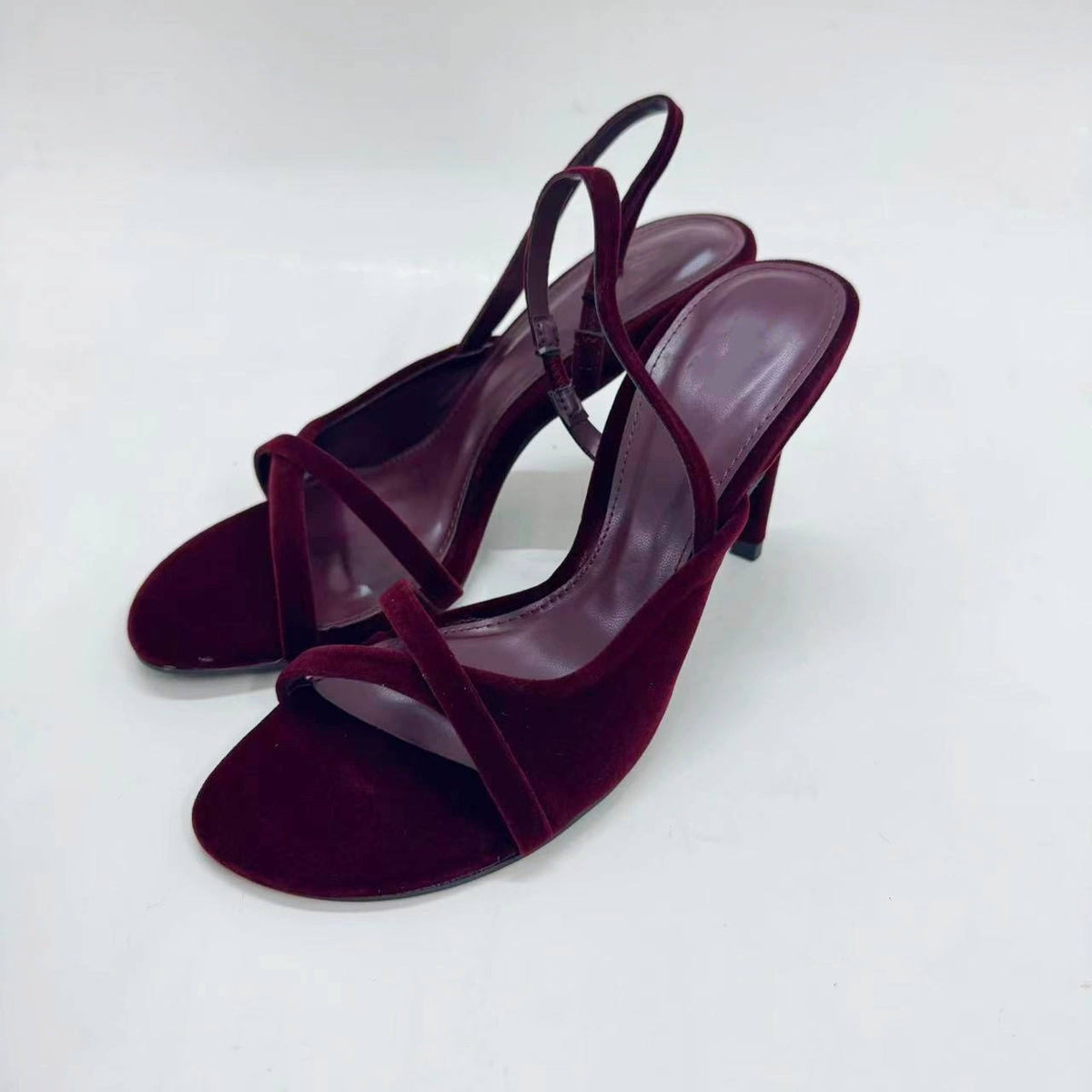 French Retro High-End Heeled Sandals for Women - Toe-Post Style, Stiletto Heel, Fashionable Open-Toe Slippers
