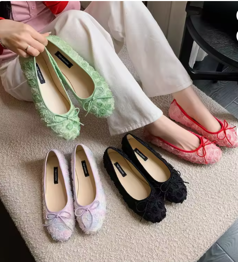 Women's Floral Embroidered Ballet Flats with Sheepskin Lining, Soft Fabric Upper and Non-Slip Rubber Sole for Casual Wear