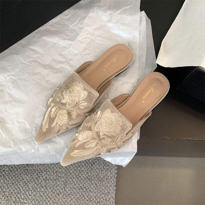 Hot Selling Satin Sandals Embroidered Pointed Toe Soft Breathable Lining Elegant Mules Slip on Flats