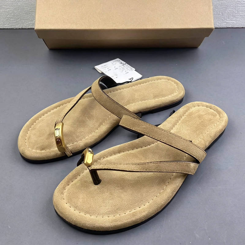 Premium Faux Suede Women Flat Sandals Vintage Metal Hardware Thong Slippers Elegant Casual Summer Beach Flip Flops Footwear