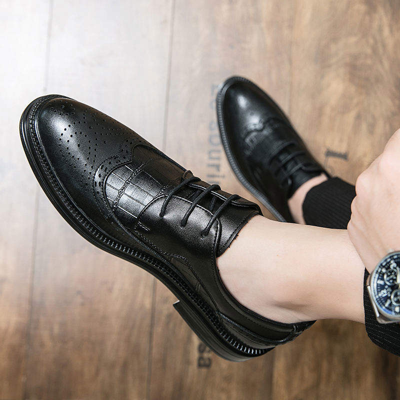 Lace up Men Brogue Shoes Fashion Classic Designers Good Quality Dress Shoes Oxfords for Men