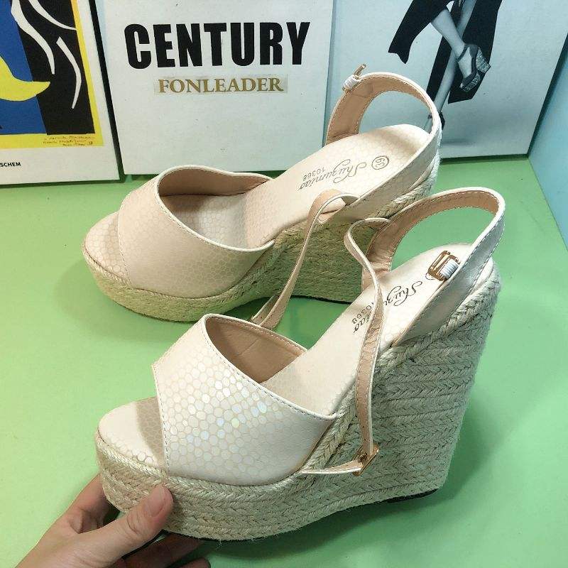 Comfortable Sexy Ladies Big Feet Platform Wedge Sandals for Female