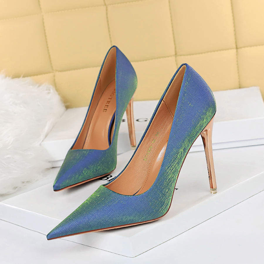 Sandalias De Lujo Para Mujer Factory Wholesale Low MOQ Reflective Leather Sepatu Middle High Stiletto Heels for Lady