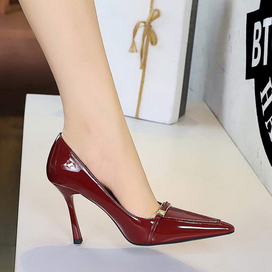 Sexy Banquet Shoes 2025 New Metal Buckles Pointed Toe Women's Sffice Patent Leather Heels